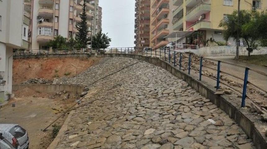 &Ccedil;ukurova&rsquo;da Tehlike Oluşturan Yollar Yapılıyor