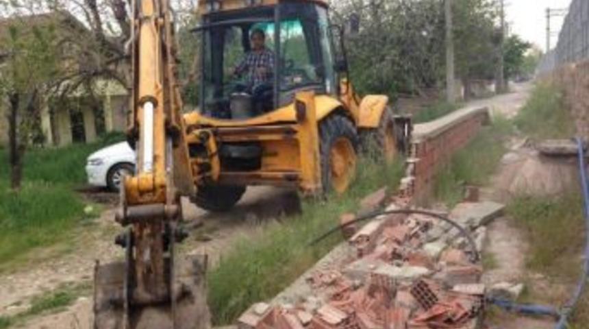 K&ouml;rfez Belediyesi Yolları Genişletiyor