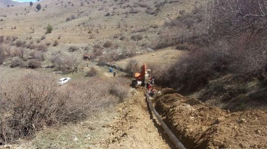 B&uuml;y&uuml;kşehir, Kırsala &Ccedil;elik Borularla Sulama Suyu G&ouml;t&uuml;r&uuml;yor
