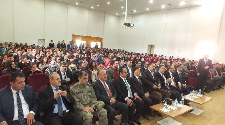 Osmaniye Valisi Malazgirtli &Ouml;ğrencilerin Sorularını Cevapladı