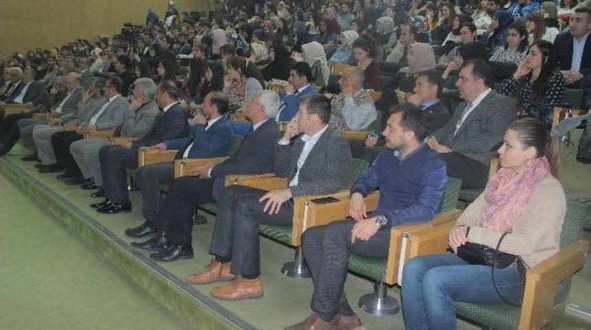 F&uuml;&rsquo;n&uuml;n Kariyer G&uuml;nlerine T&uuml;rkiye Gazetesi Yazarı Rahim Er Katıldı