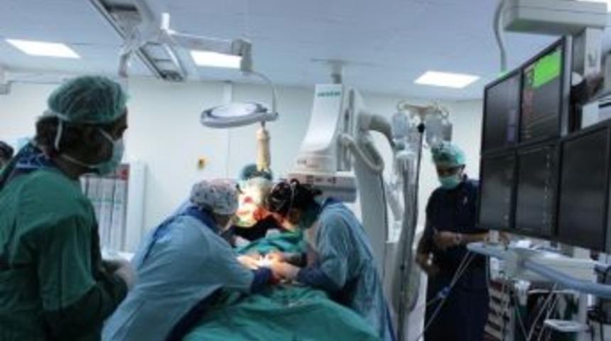 &Ccedil;anakkale&rsquo;de Kapalı Y&ouml;ntemle Aort Ameliyatı Yapıldı