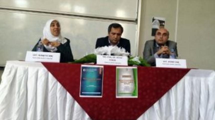 &Uuml;niversitelerde Baş&ouml;rt&uuml;s&uuml; Yasağının Tarih&ccedil;esi Konuşuldu