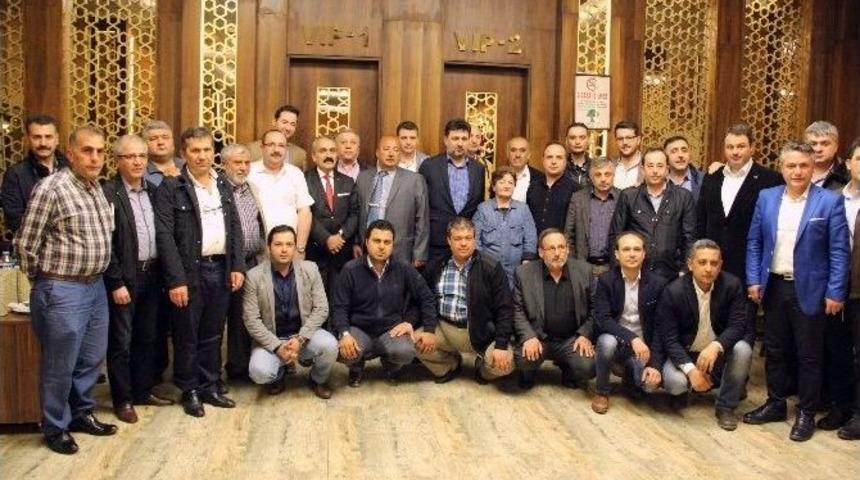 Okul Kıyafeti &Uuml;reticileri Ve Satıcıları Lise &Ouml;ğrencilerinden Dertli