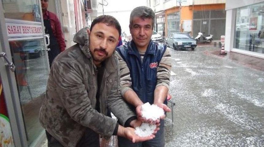 Mersin&rsquo;de Dolu Yağışı Bu Defa Sevindirdi