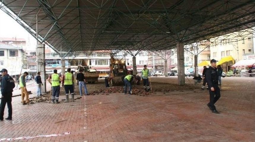 Otopark Yapılacak Kapalı Pazar Alanı S&ouml;k&uuml;lmeye Başlandı