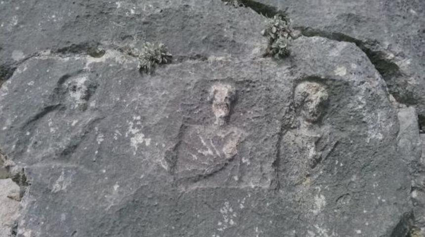 Roma Kaya Kabartmaları Yok Oluyor