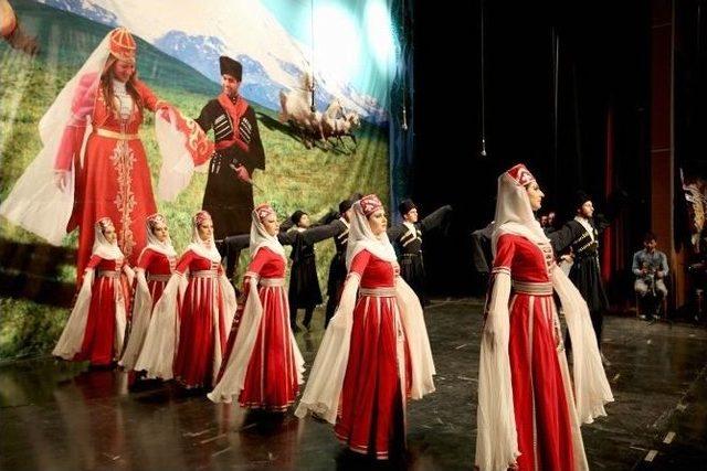 Sivas’ta ’kafkaslardan Anadolu’ya’ Adlı Program Düzenlendi