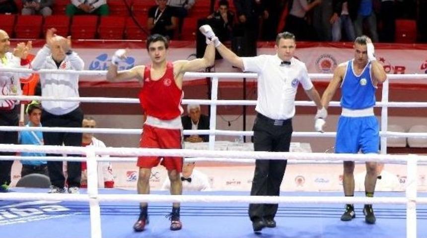 Milli Boks&ouml;r Volkan G&ouml;k&ccedil;ek &Ccedil;eyrek Finalde