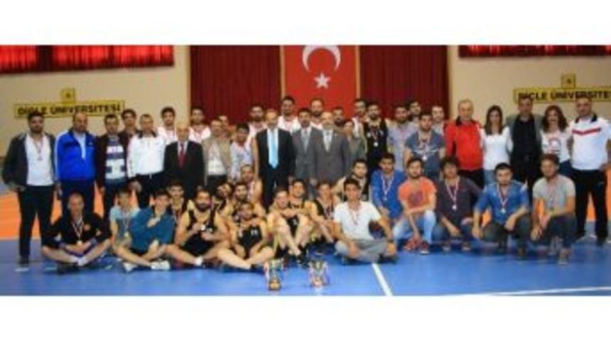 Basketbol Turnuvasında Diyarbakır Meslek Y&uuml;ksekokulu R&uuml;zgarı