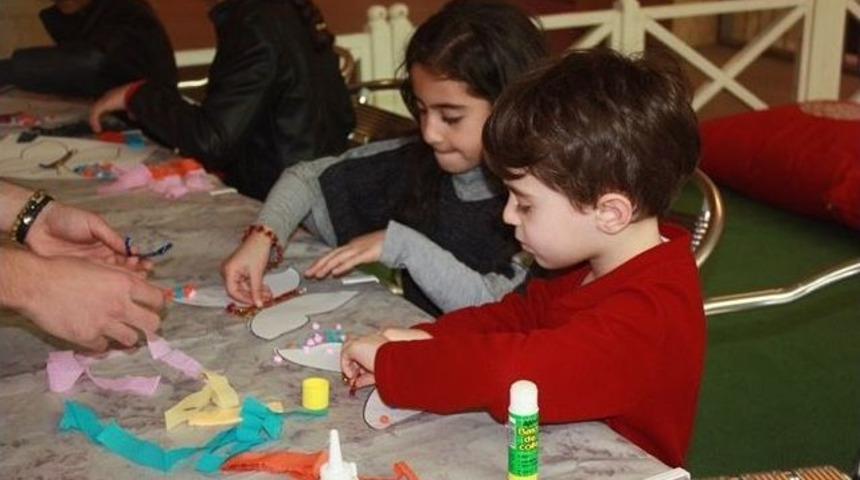 Forum Gaziantep &Ccedil;ocuk Kul&uuml;b&uuml;&rsquo;ne Ponpon Kelebekler Renk Kattı