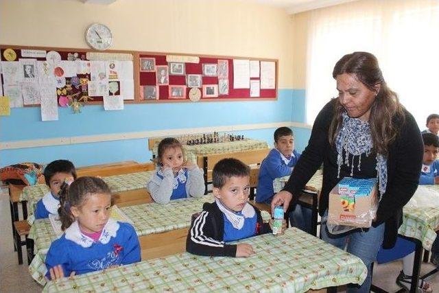 Kursiyer Kadınlar, Okuma Yazma Öğrenen Çocuklar İçin Pasta Yaptı