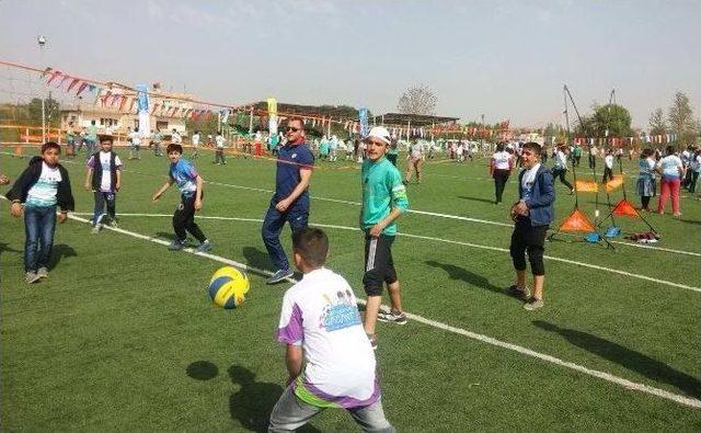 Gaün Öğrencileri Oğuzeli’nde Çocuk Şenliklerinde