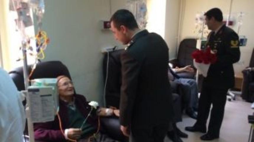 Jandarmadan Kanser Hastalarına Karanfil