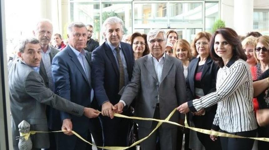 G&ouml;nl&uuml;m&uuml;zden Tuale İsimli Resim Sergisi A&ccedil;ıldı