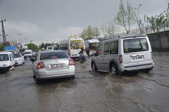 Batman’da Ceviz Büyüklüğündeki Dolu Hayatı Durma Noktasına Getirdi