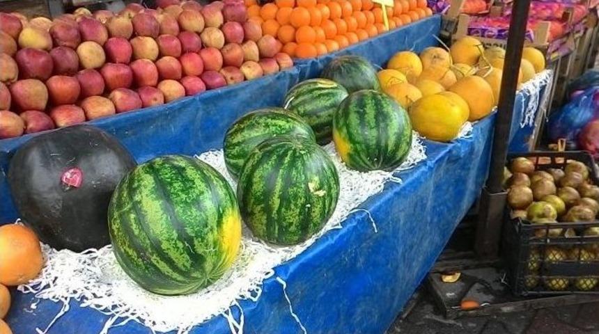 Afyonkarahisar&rsquo;da Erik Pazara İndi Fiyatı 8 Liraya D&uuml;şt&uuml;