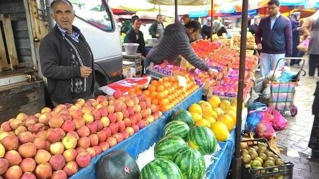 Afyonkarahisar’da Erik Pazara İndi Fiyatı 8 Liraya Düştü