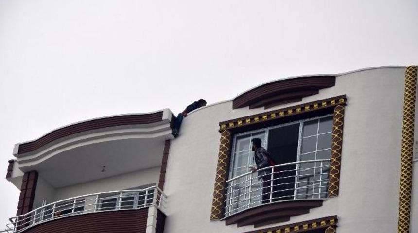 İki Kere İntihar Girişiminde Bulundu