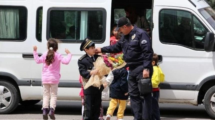 Minik &Ouml;ğrenciler, Emniyet M&uuml;d&uuml;rl&uuml;ğ&uuml;n&uuml; Ziyaret Etti