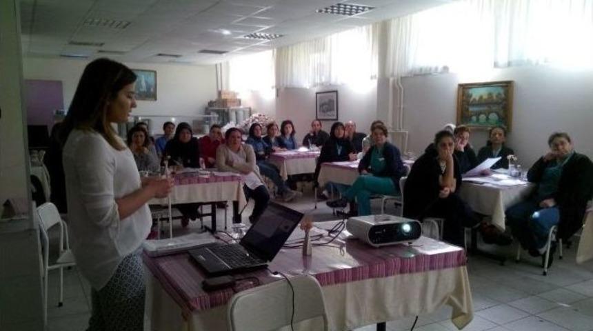 &Ccedil;anakkale Devlet Hastanesi Personeline Anne S&uuml;t&uuml; Eğitimi