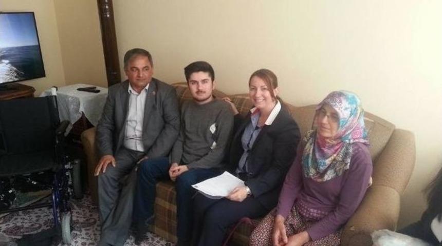 Doğuştan Engelli Ey&uuml;p&rsquo;&uuml;n Tek İsteği Okumak