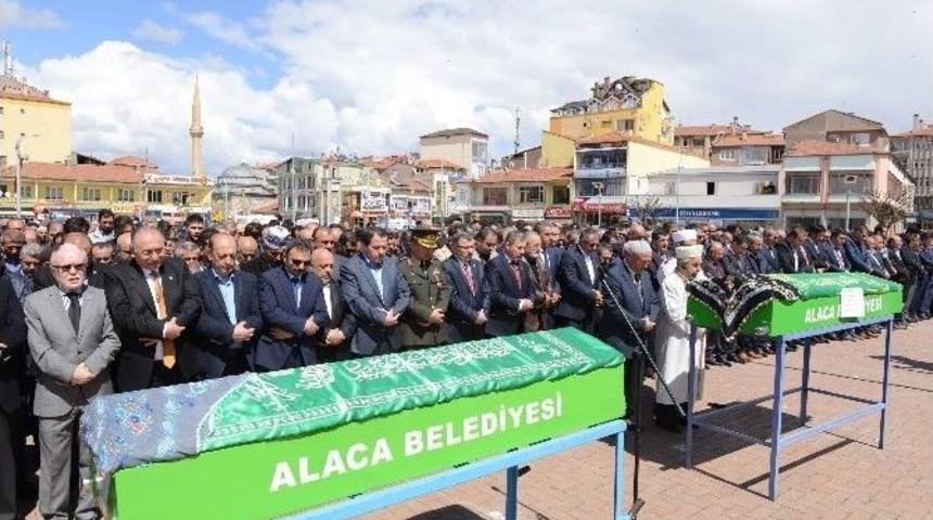 Ak Partili Uslu Annesini Son Yolculuğuna Uğurladı