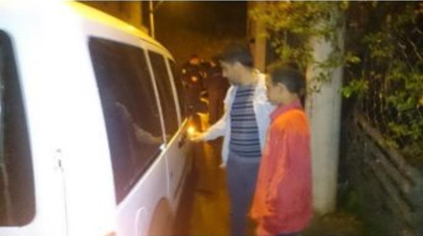 K&uuml;&ccedil;&uuml;k Hırsız Girdiği Villada Mum Yakıp Şarap İ&ccedil;ti