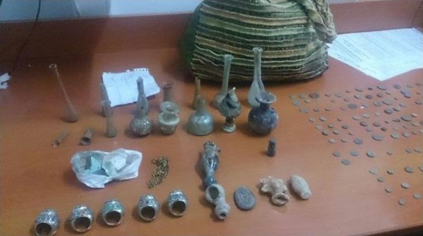 Sınırdan Ge&ccedil;mek İsteyen Suriyelilerin &Uuml;zerinden Tarihi Eser &Ccedil;ıktı