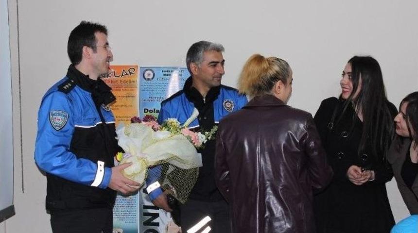 &Ouml;ğrencilerden Polise Ziyaret