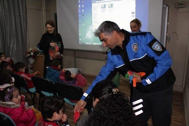 Öğrencilerden Polise Ziyaret