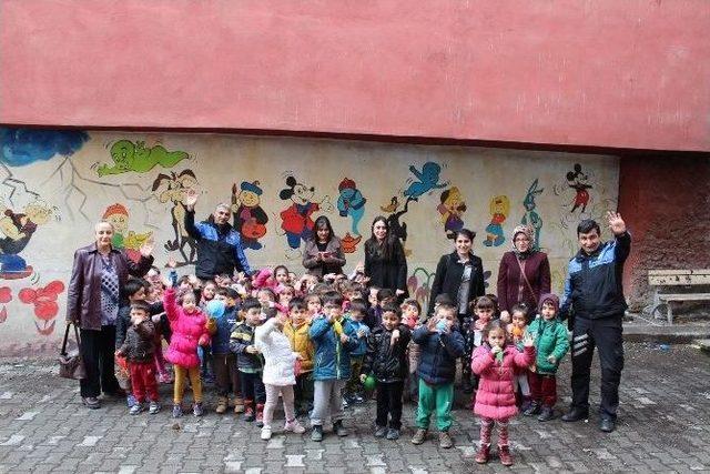 Öğrencilerden Polise Ziyaret