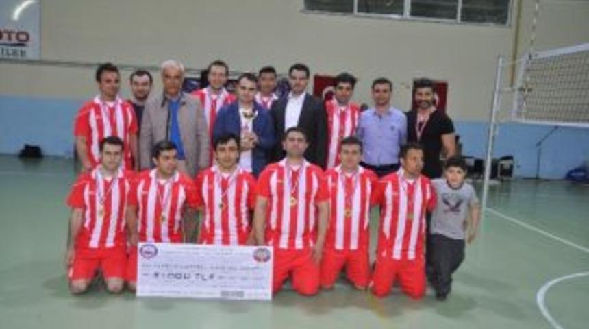 Kırkağa&ccedil;&rsquo;ta Voleybol Turnuvasının Şampiyonu Ayyıldız