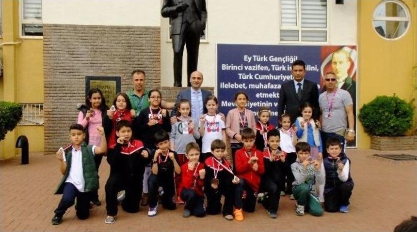 Gkv&rsquo;li Minik Kula&ccedil;lardan Y&uuml;zme Başarısı