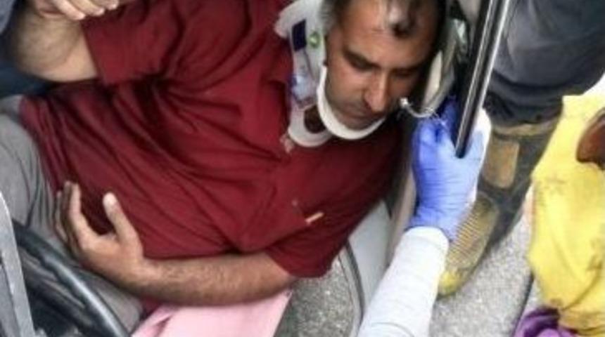 Sıkışan S&uuml;r&uuml;c&uuml;y&uuml; İtfaiye Ekipleri Kurtardı