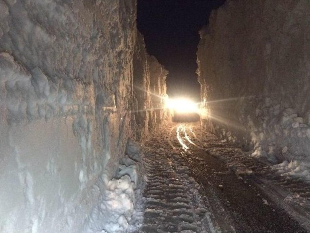 Van Bah&ccedil;esaray Yoluna &Ccedil;ığ D&uuml;şmesi