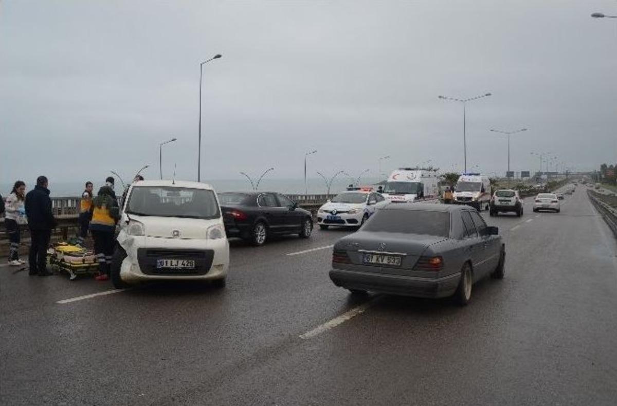 Trabzon&rsquo;da Yağışlı Hava Zincirleme Trafik Kazalarına Neden Oldu