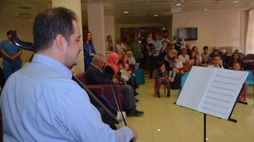 &Ccedil;ocuk Hastalara Hastanede Senfoni Konseri
