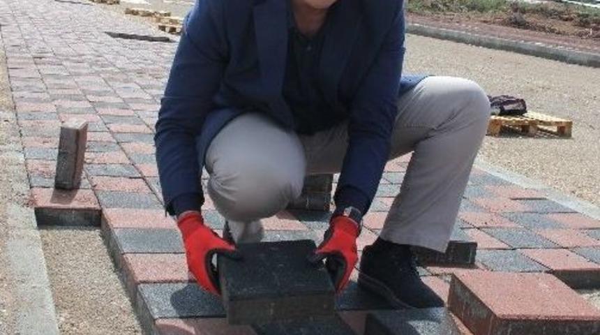 Başkan Gen&ccedil; Parke Taşı D&ouml;şedi