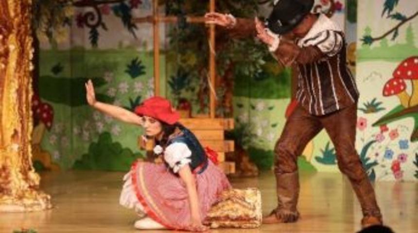 Yenimahalle&rsquo;de Sahne Sessizliğe B&uuml;r&uuml;nd&uuml;