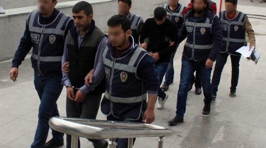 Uyuşturucu Satıcıları Yakayı Ele Verdi