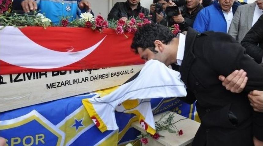 Kazada &Ouml;len Gen&ccedil; Futbolcunun Ailesi, Kul&uuml;b&uuml; Su&ccedil;ladı