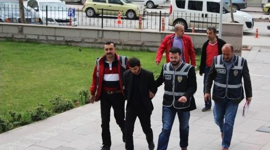 30 Evi Soyan Hırsız Sahte Kimlik Ve &Ccedil;alıntı Malzemelerle Yakalandı