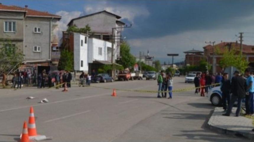 Otomobile &Ccedil;arpan Motosiklet S&uuml;r&uuml;c&uuml;s&uuml;n&uuml;n &Uuml;zerinden Minib&uuml;s Ge&ccedil;ti