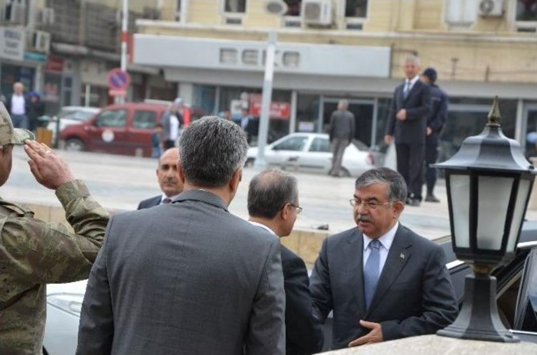 Milli Savunma Bakanı İsmet Yılmaz Kilis&rsquo;te