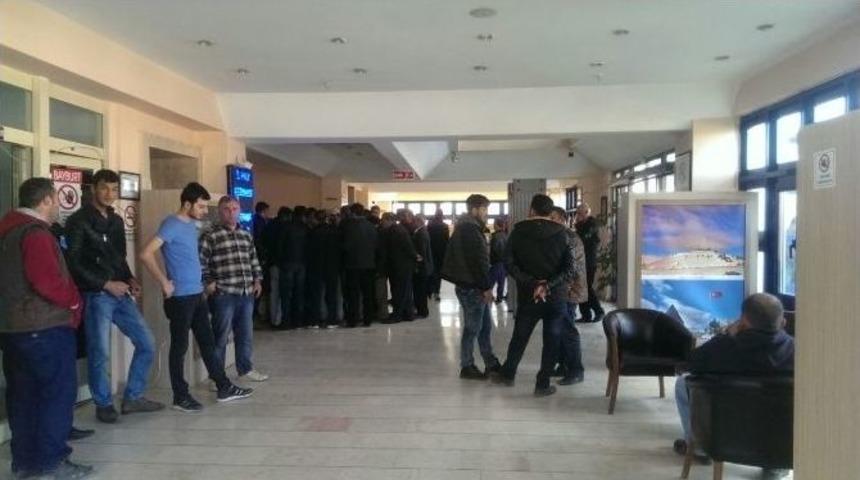 &Ccedil;ift&ccedil;iler Toplantıya Akın Etti