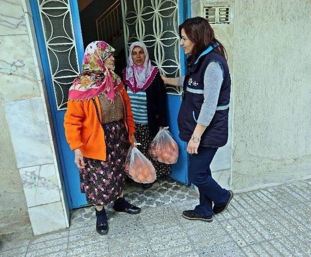 Çerçioğlu, Üreticiye Destek İçin 35 Ton Portakal Satın Aldı