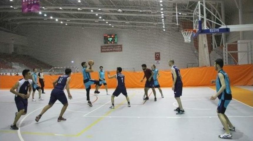 Ne&uuml;&rsquo;de Geleneksel Spor Şenlikleri Başladı