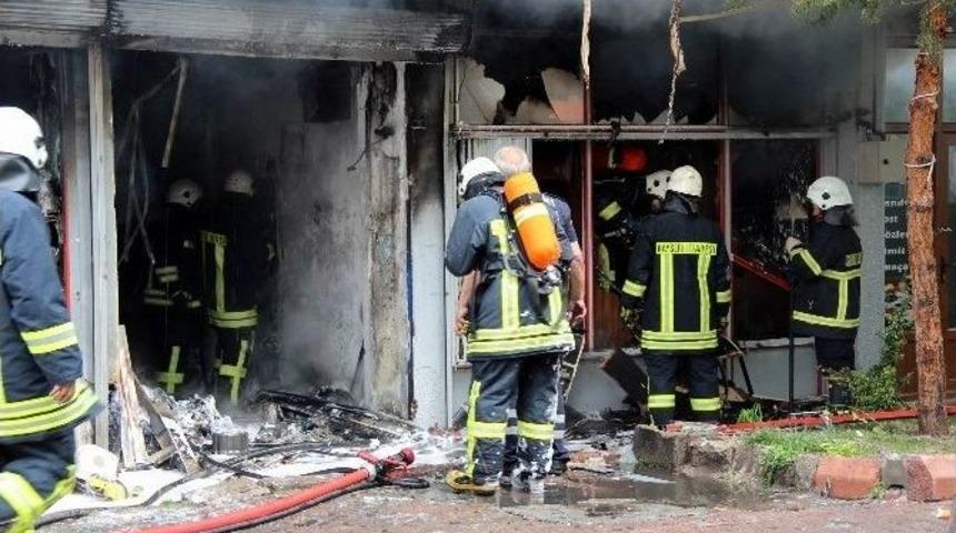 Elektrikli Ev Aletleri At&ouml;lyesinde &Ccedil;ıkan Yangın Korkuttu