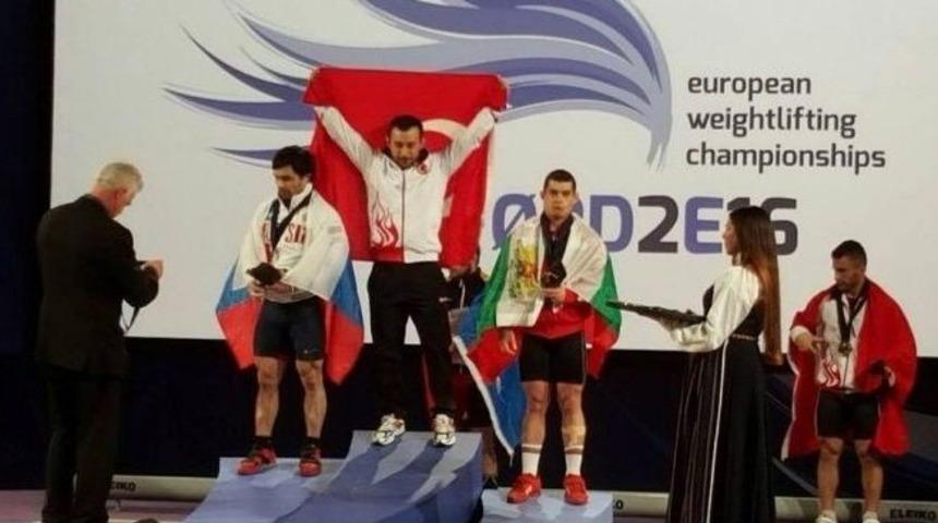 Besyo M&uuml;d&uuml;r&uuml; Do&ccedil;. Dr. Adnan Ersoy: Erol&rsquo;un Başarısıyla Gurur Duyduk